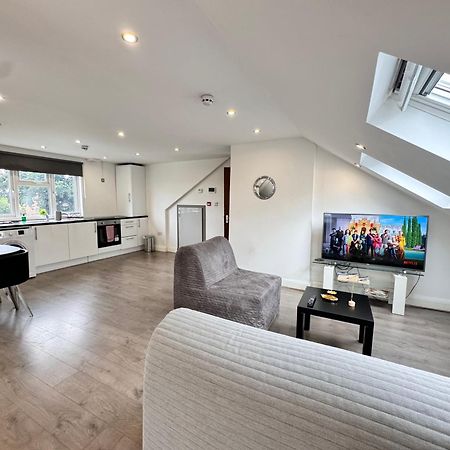 Hatton Apartments Heathrow Airport- Free Parking-Free Underground To And From Heathrow Airport Hatton Cross See Picture-See London Fast Hatton Cross To Central London 30Min Buitenkant foto