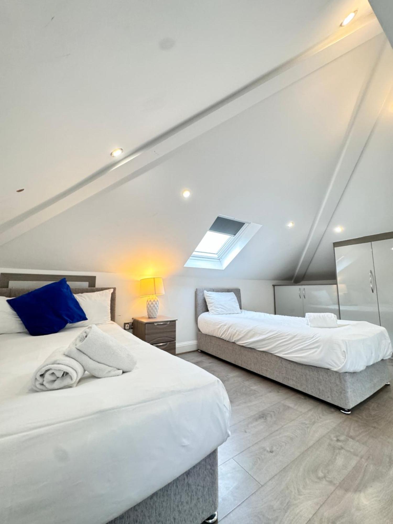 Hatton Apartments Heathrow Airport- Free Parking-Free Underground To And From Heathrow Airport Hatton Cross See Picture-See London Fast Hatton Cross To Central London 30Min Buitenkant foto