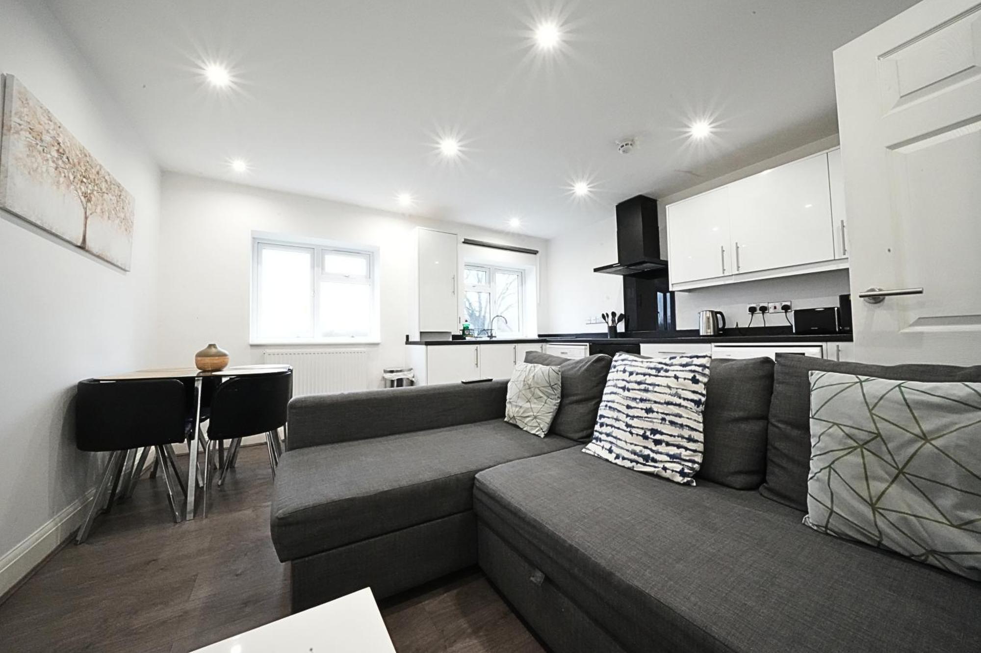 Hatton Apartments Heathrow Airport- Free Parking-Free Underground To And From Heathrow Airport Hatton Cross See Picture-See London Fast Hatton Cross To Central London 30Min Buitenkant foto