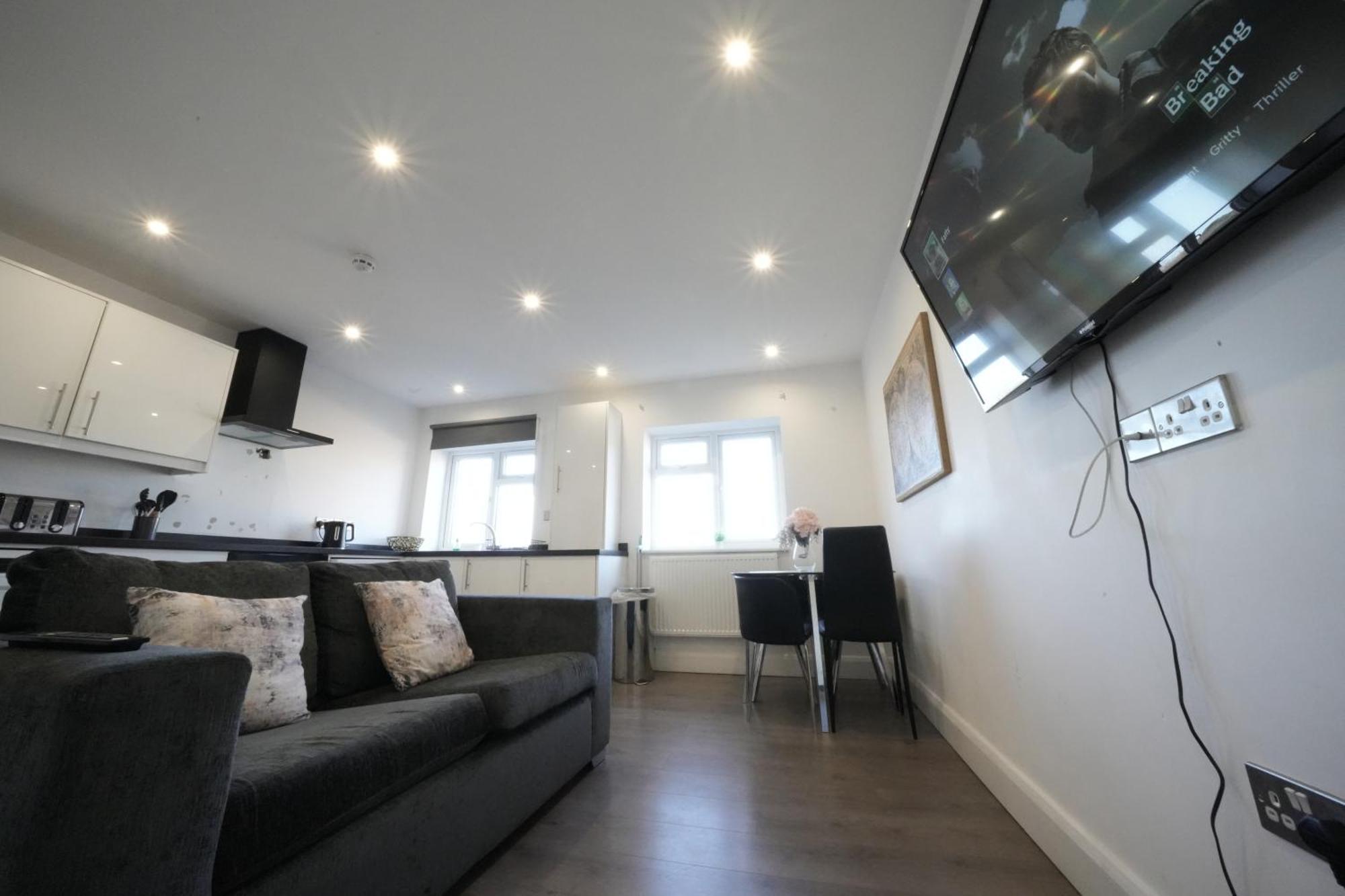 Hatton Apartments Heathrow Airport- Free Parking-Free Underground To And From Heathrow Airport Hatton Cross See Picture-See London Fast Hatton Cross To Central London 30Min Buitenkant foto