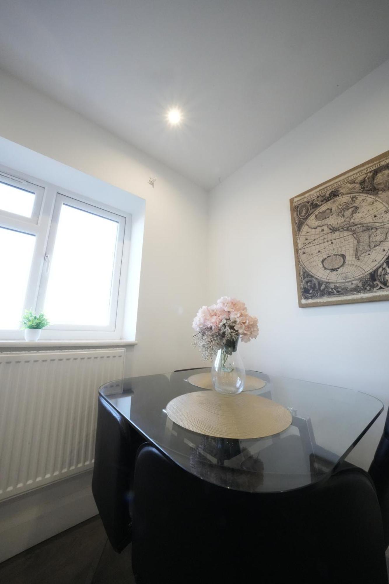 Hatton Apartments Heathrow Airport- Free Parking-Free Underground To And From Heathrow Airport Hatton Cross See Picture-See London Fast Hatton Cross To Central London 30Min Buitenkant foto