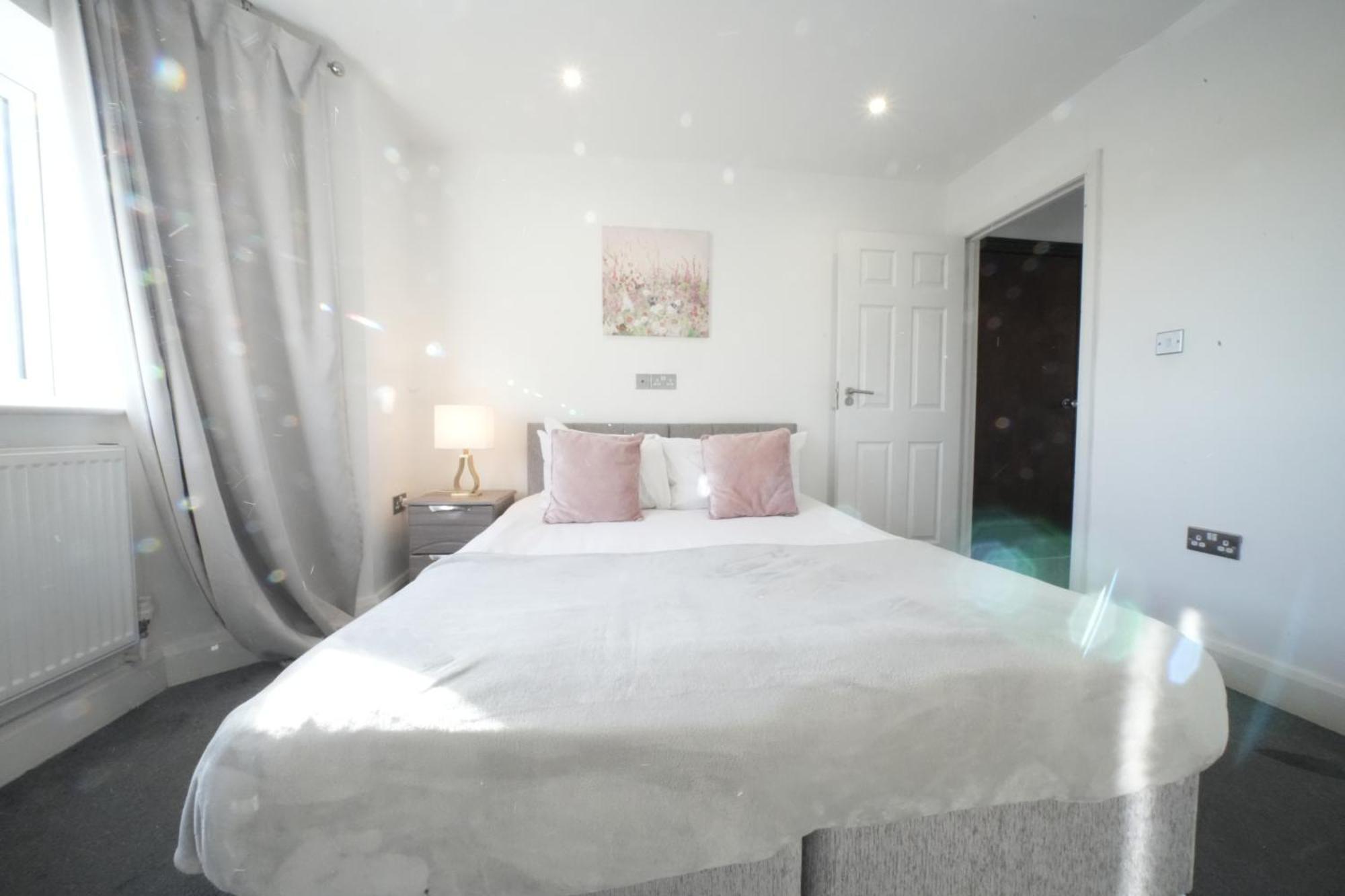 Hatton Apartments Heathrow Airport- Free Parking-Free Underground To And From Heathrow Airport Hatton Cross See Picture-See London Fast Hatton Cross To Central London 30Min Buitenkant foto