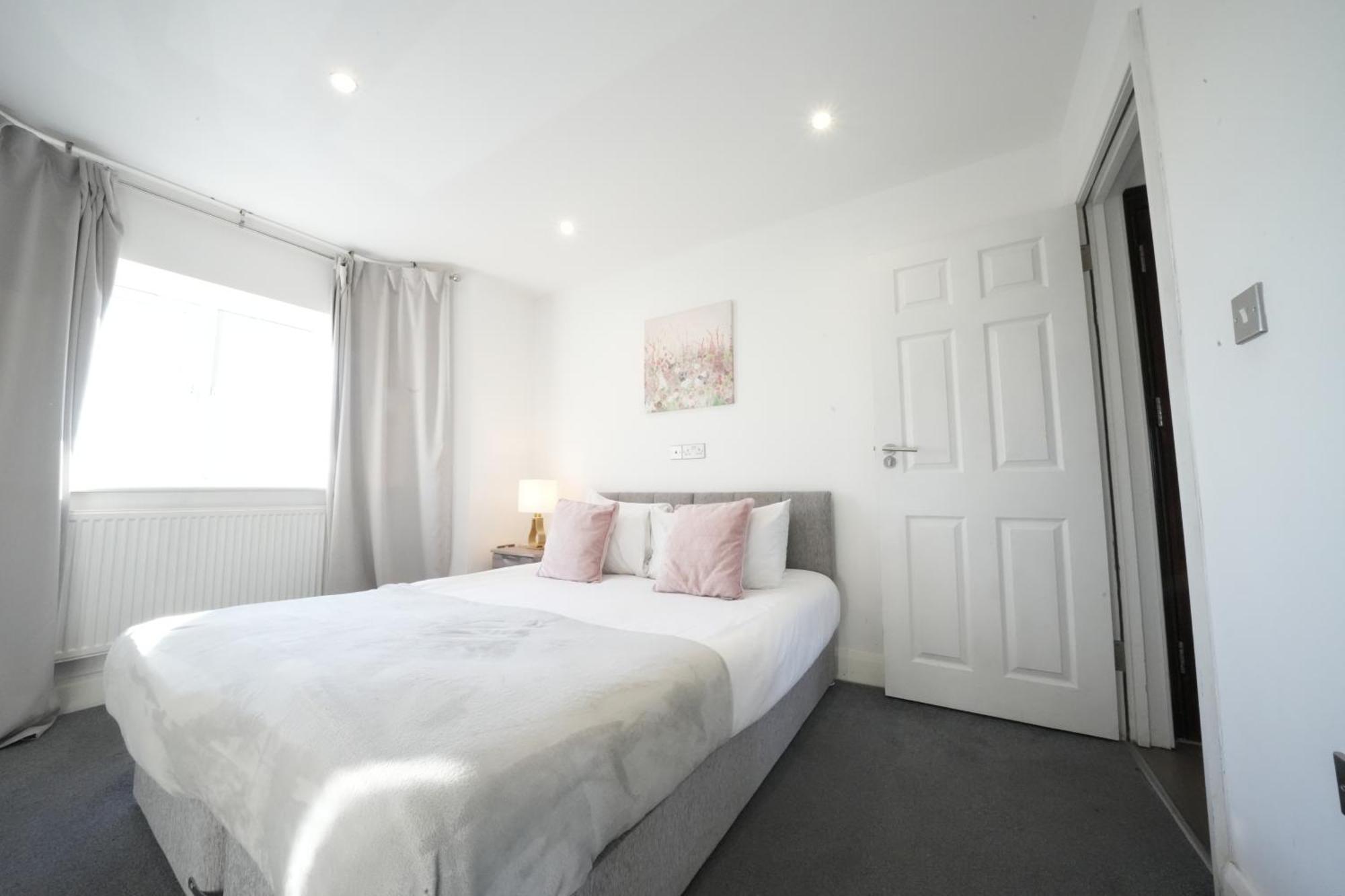 Hatton Apartments Heathrow Airport- Free Parking-Free Underground To And From Heathrow Airport Hatton Cross See Picture-See London Fast Hatton Cross To Central London 30Min Buitenkant foto