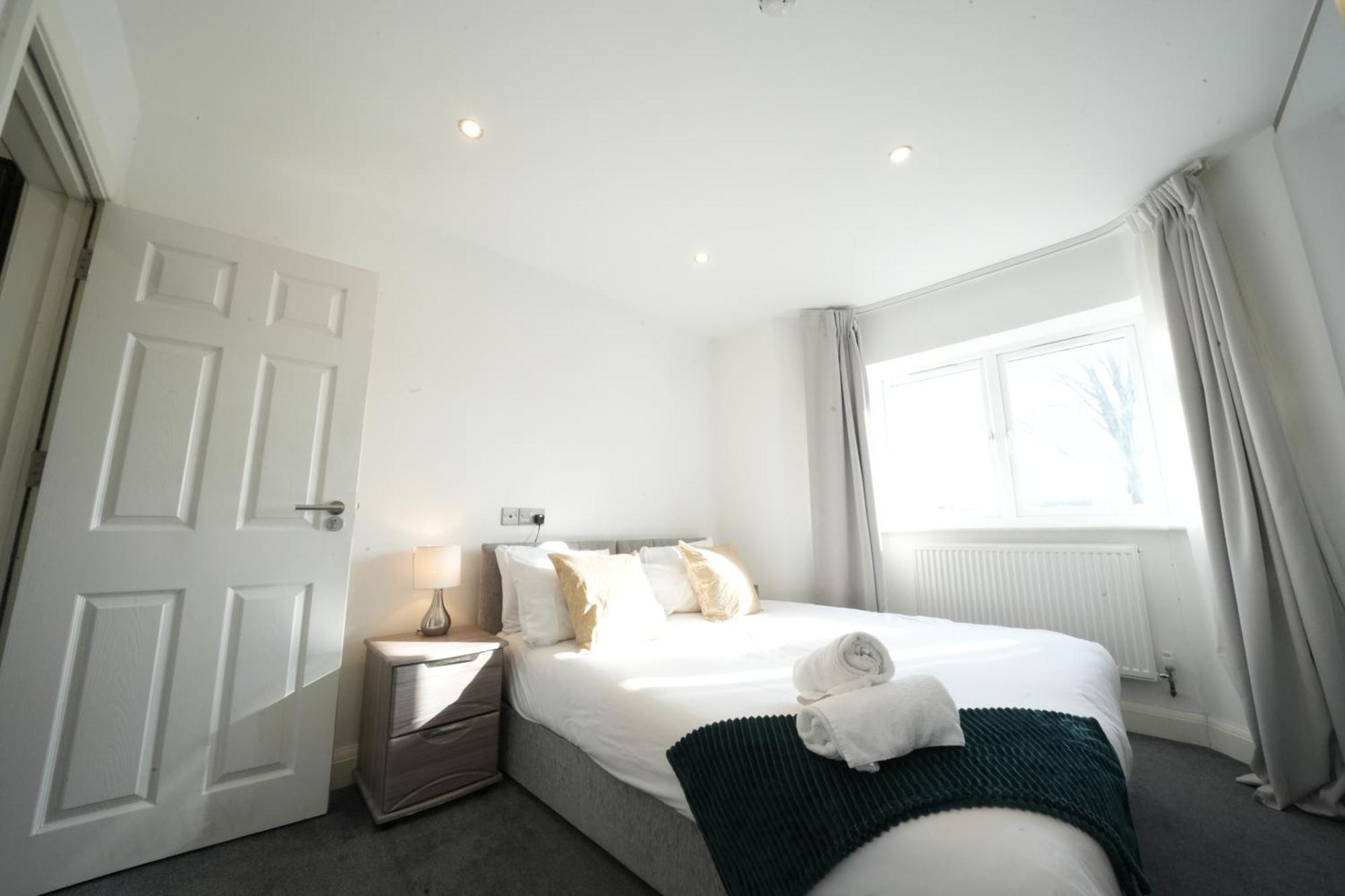 Hatton Apartments Heathrow Airport- Free Parking-Free Underground To And From Heathrow Airport Hatton Cross See Picture-See London Fast Hatton Cross To Central London 30Min Buitenkant foto