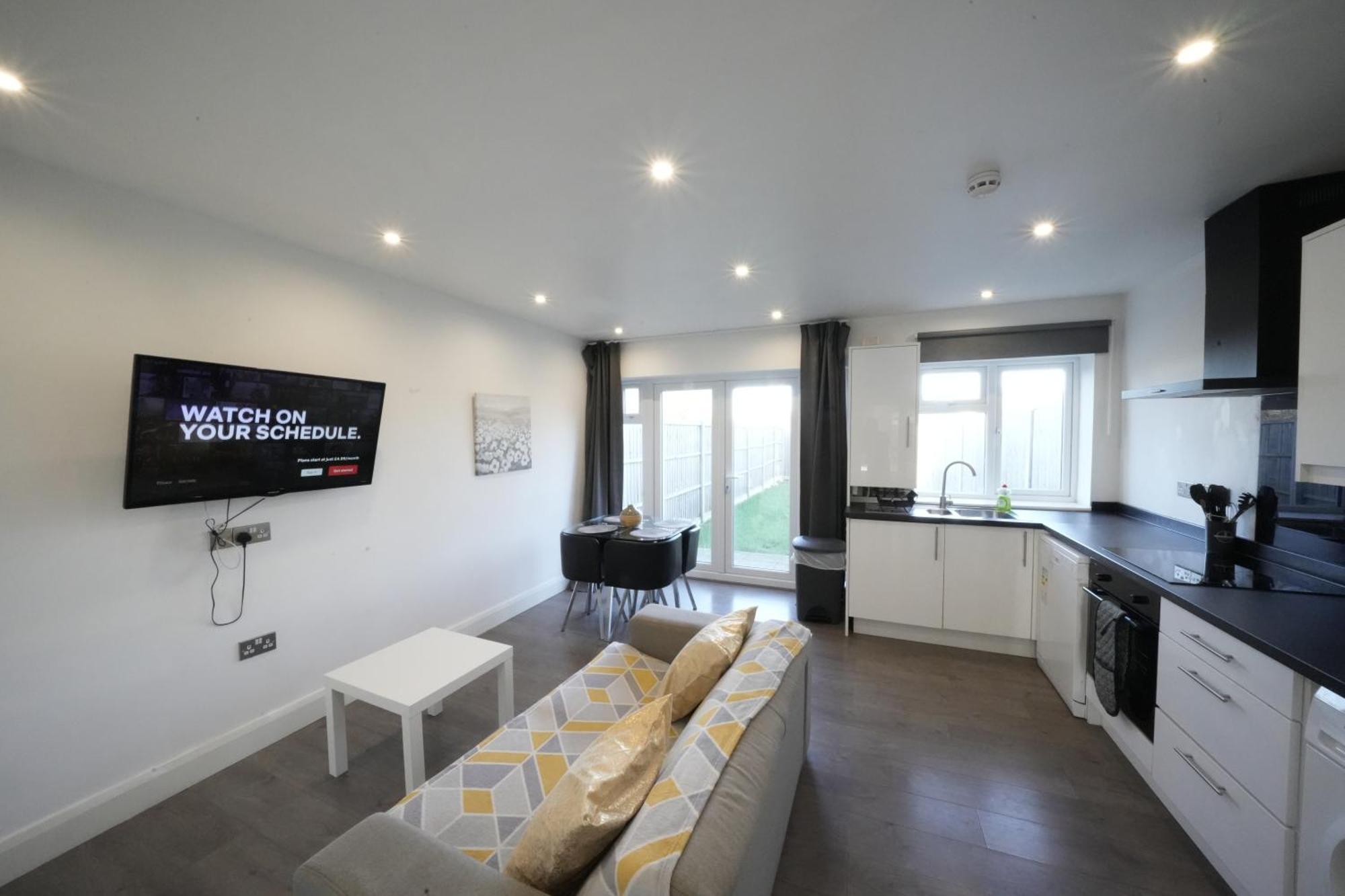 Hatton Apartments Heathrow Airport- Free Parking-Free Underground To And From Heathrow Airport Hatton Cross See Picture-See London Fast Hatton Cross To Central London 30Min Buitenkant foto