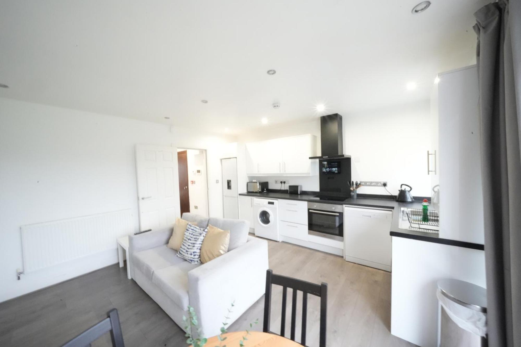 Hatton Apartments Heathrow Airport- Free Parking-Free Underground To And From Heathrow Airport Hatton Cross See Picture-See London Fast Hatton Cross To Central London 30Min Buitenkant foto