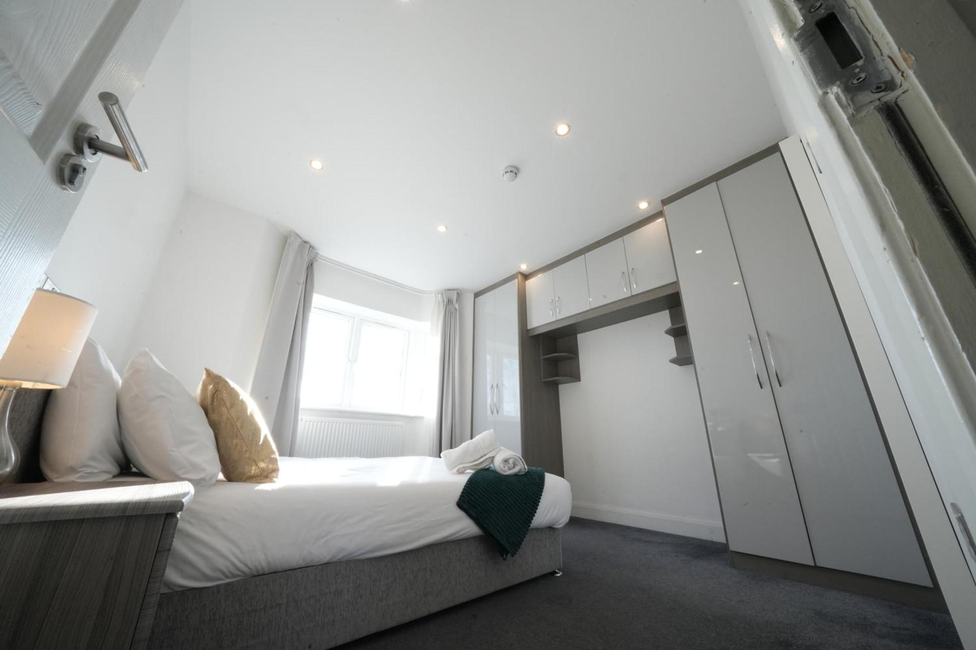 Hatton Apartments Heathrow Airport- Free Parking-Free Underground To And From Heathrow Airport Hatton Cross See Picture-See London Fast Hatton Cross To Central London 30Min Buitenkant foto