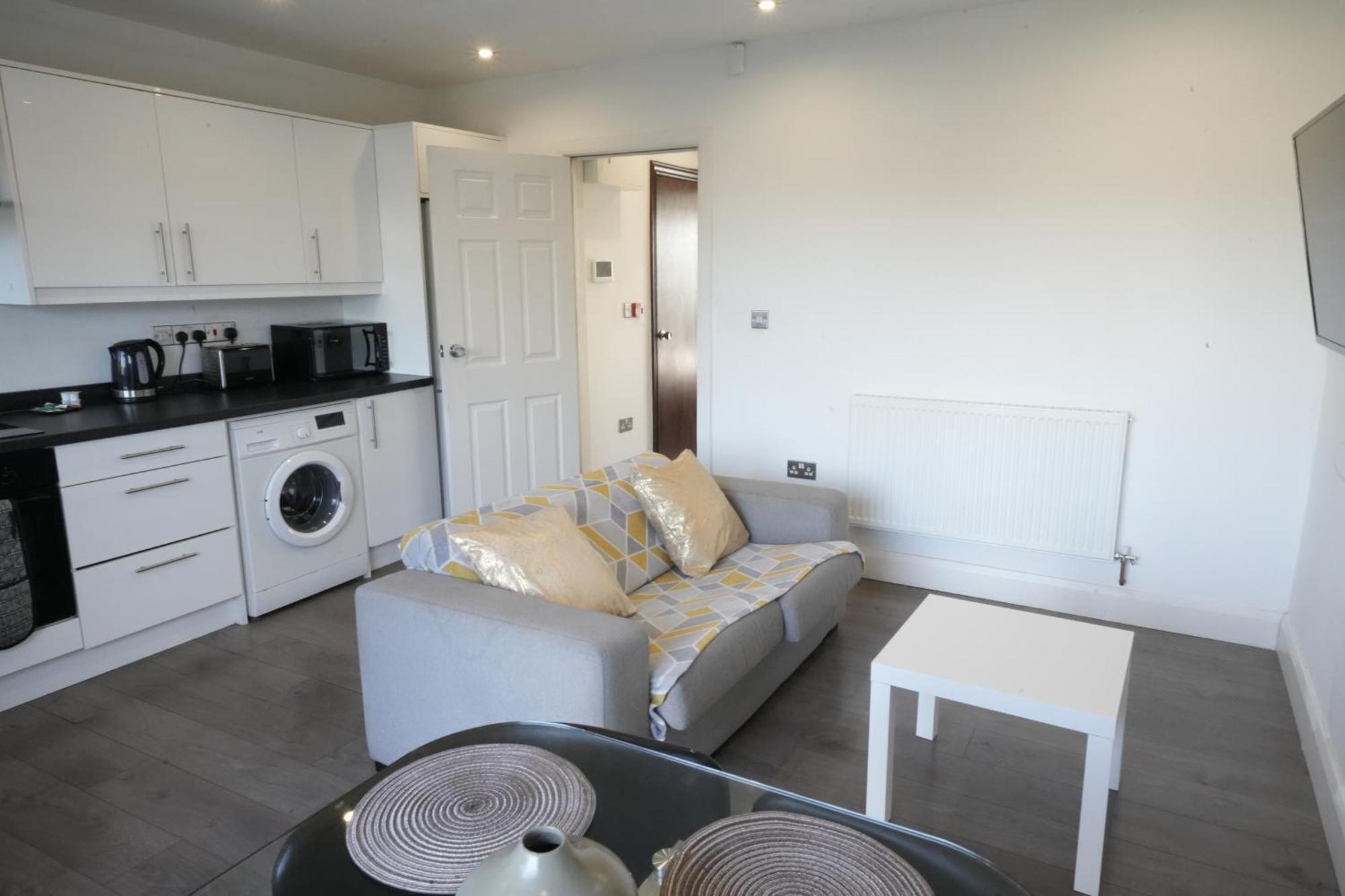 Hatton Apartments Heathrow Airport- Free Parking-Free Underground To And From Heathrow Airport Hatton Cross See Picture-See London Fast Hatton Cross To Central London 30Min Buitenkant foto