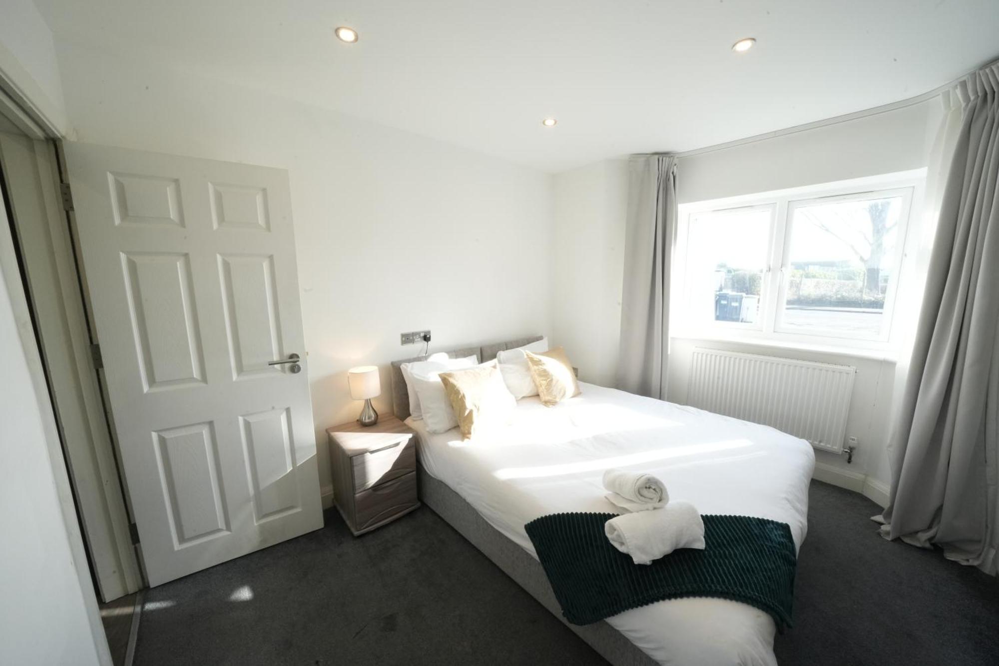 Hatton Apartments Heathrow Airport- Free Parking-Free Underground To And From Heathrow Airport Hatton Cross See Picture-See London Fast Hatton Cross To Central London 30Min Buitenkant foto