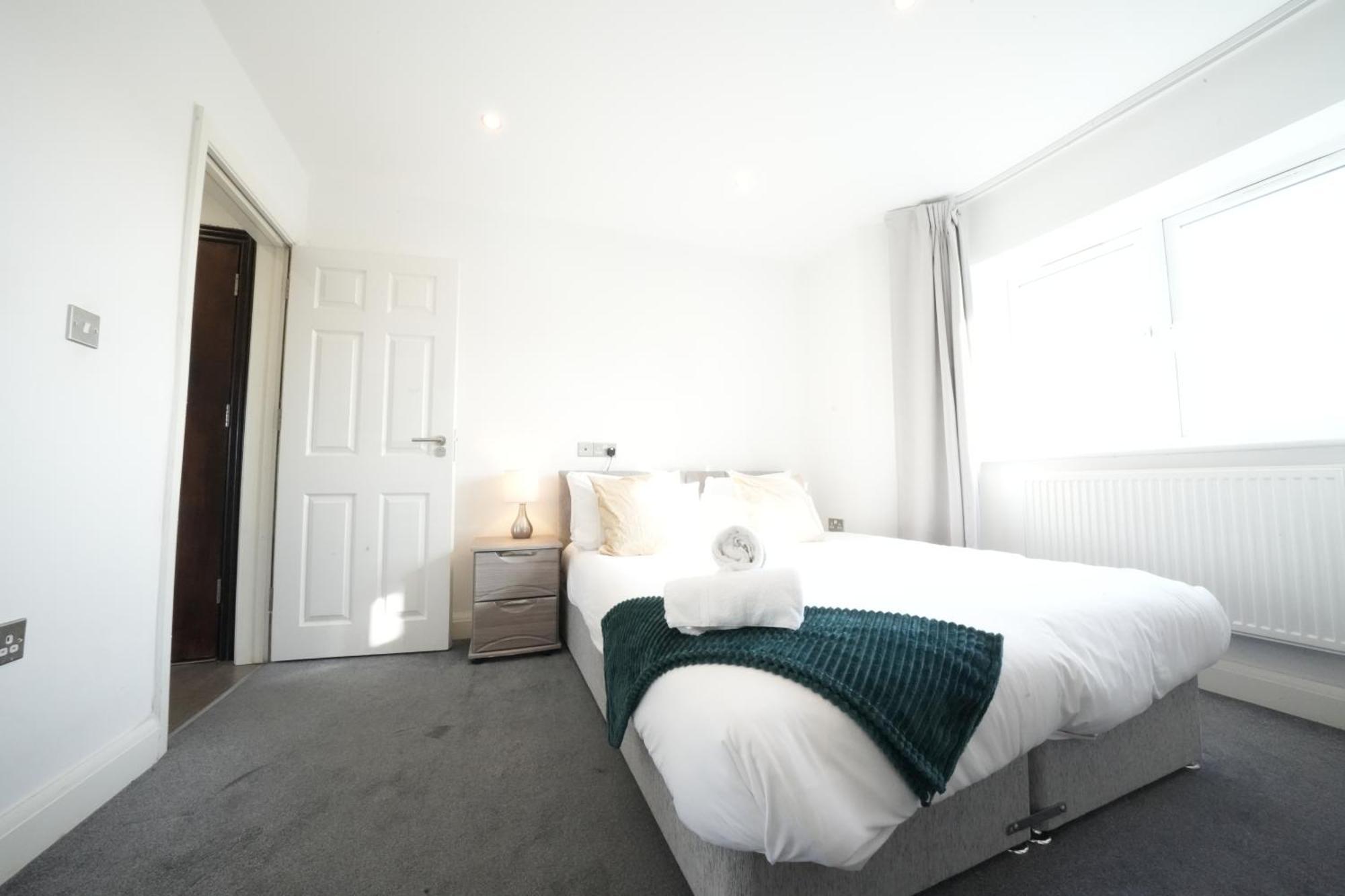 Hatton Apartments Heathrow Airport- Free Parking-Free Underground To And From Heathrow Airport Hatton Cross See Picture-See London Fast Hatton Cross To Central London 30Min Buitenkant foto