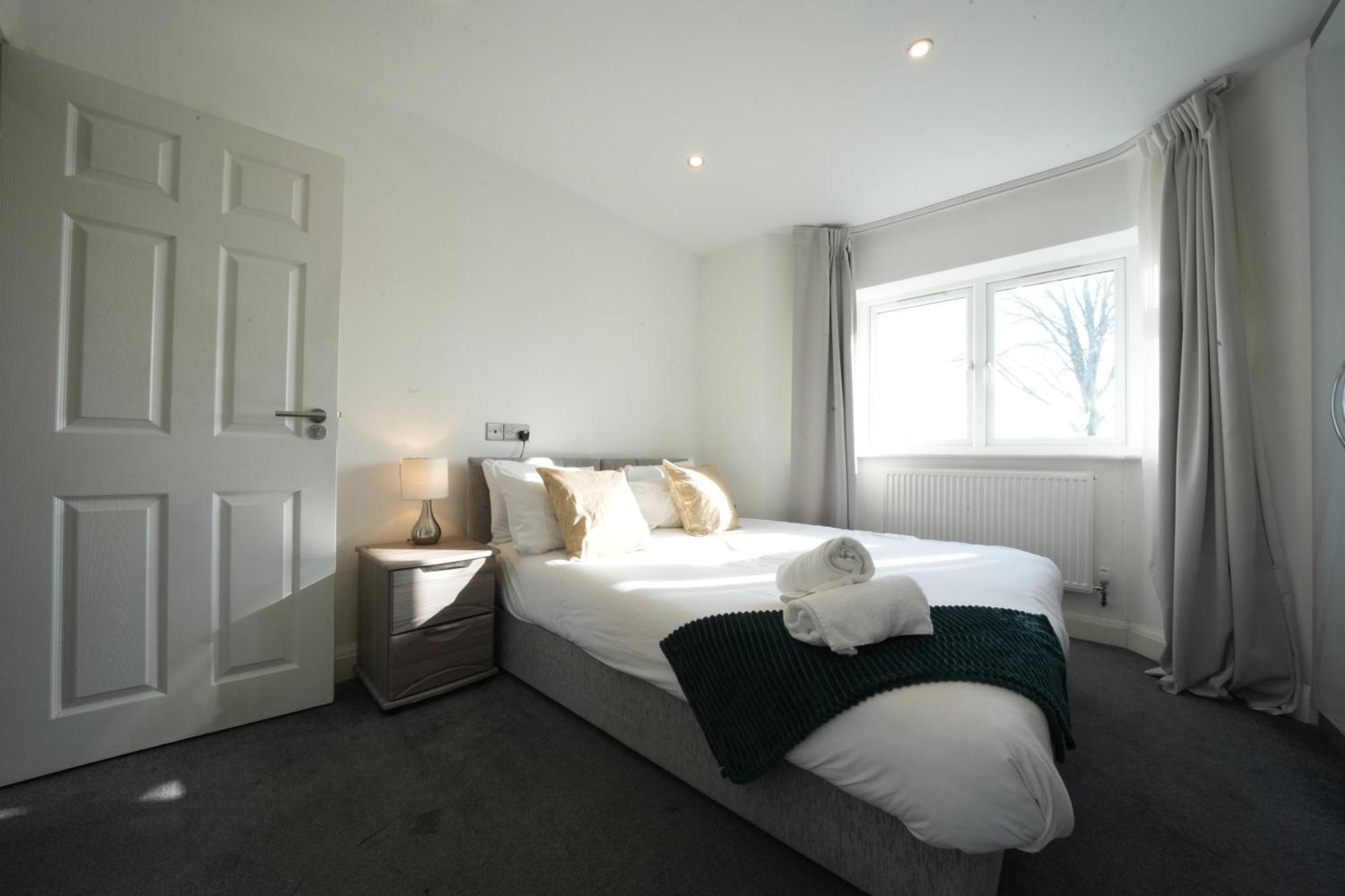 Hatton Apartments Heathrow Airport- Free Parking-Free Underground To And From Heathrow Airport Hatton Cross See Picture-See London Fast Hatton Cross To Central London 30Min Buitenkant foto