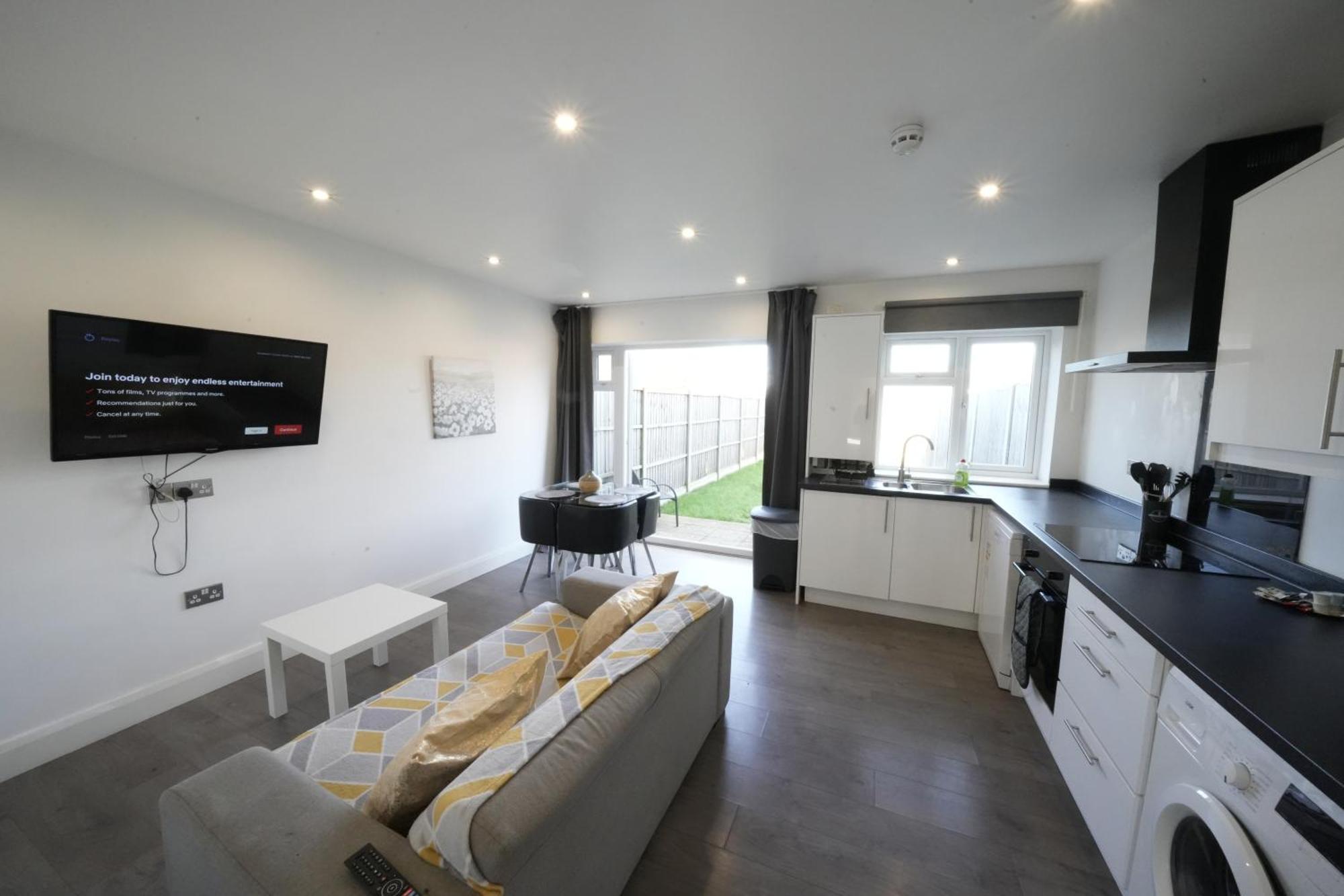 Hatton Apartments Heathrow Airport- Free Parking-Free Underground To And From Heathrow Airport Hatton Cross See Picture-See London Fast Hatton Cross To Central London 30Min Buitenkant foto