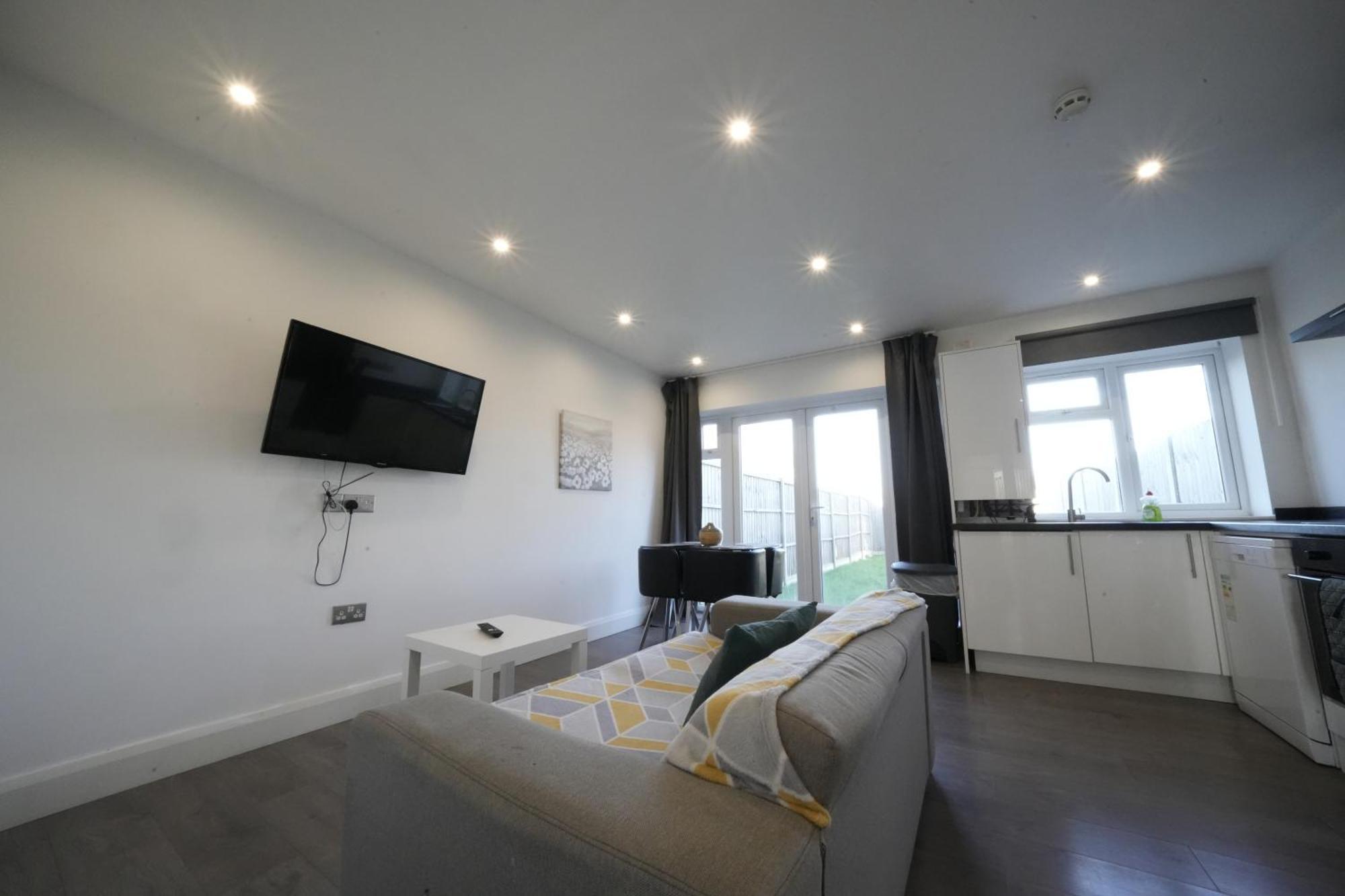 Hatton Apartments Heathrow Airport- Free Parking-Free Underground To And From Heathrow Airport Hatton Cross See Picture-See London Fast Hatton Cross To Central London 30Min Buitenkant foto