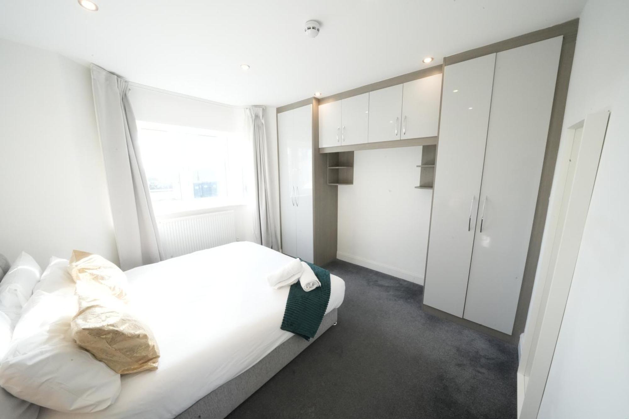 Hatton Apartments Heathrow Airport- Free Parking-Free Underground To And From Heathrow Airport Hatton Cross See Picture-See London Fast Hatton Cross To Central London 30Min Buitenkant foto