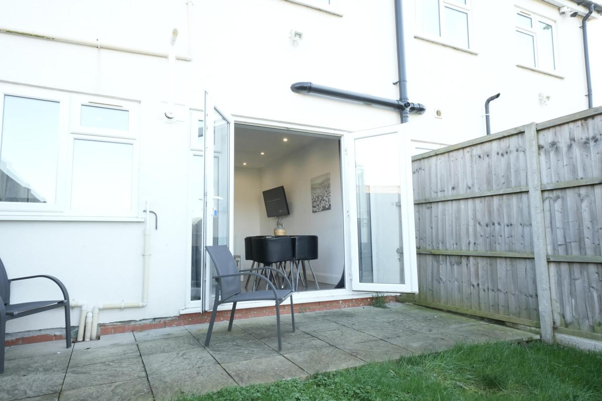 Hatton Apartments Heathrow Airport- Free Parking-Free Underground To And From Heathrow Airport Hatton Cross See Picture-See London Fast Hatton Cross To Central London 30Min Buitenkant foto