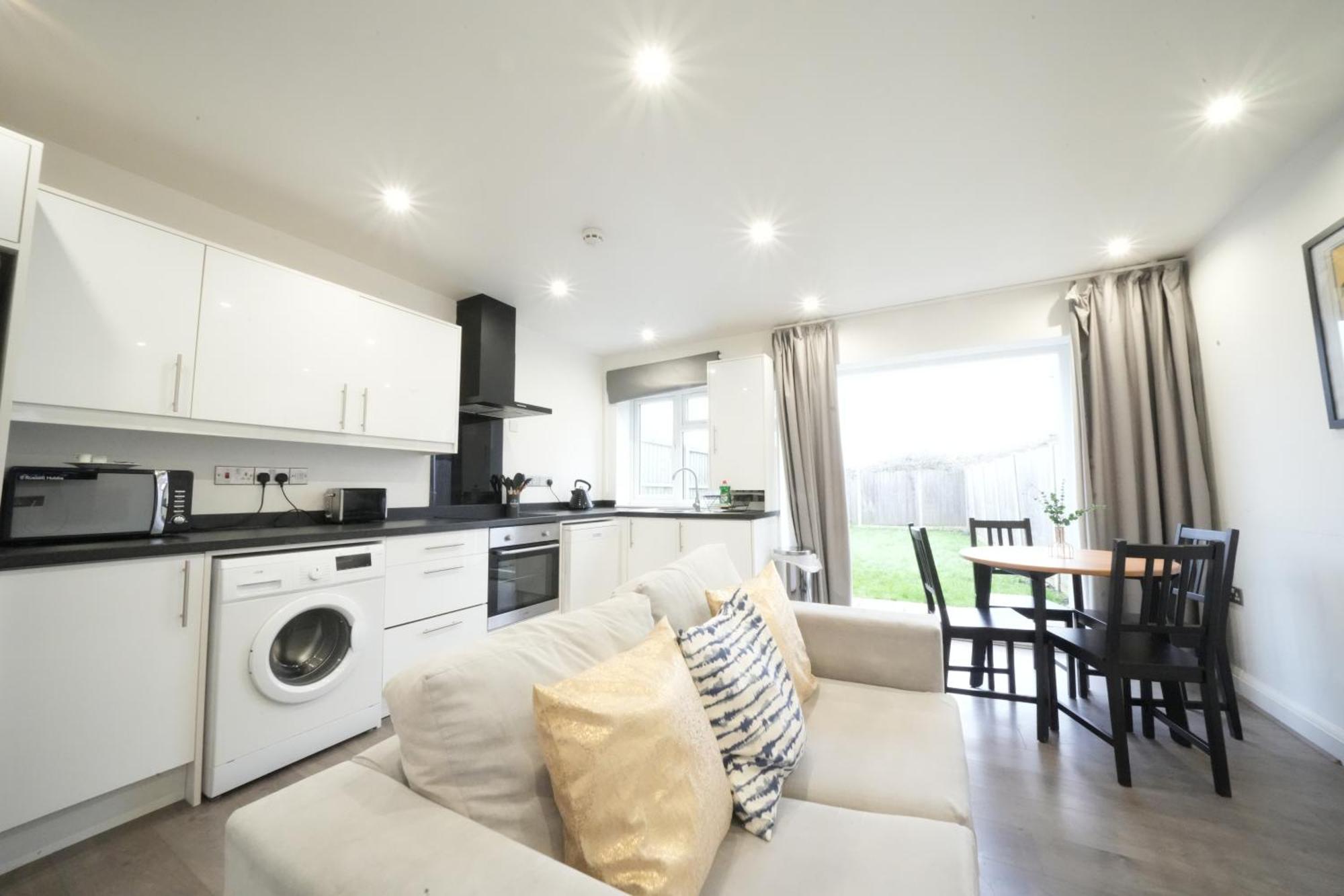 Hatton Apartments Heathrow Airport- Free Parking-Free Underground To And From Heathrow Airport Hatton Cross See Picture-See London Fast Hatton Cross To Central London 30Min Buitenkant foto
