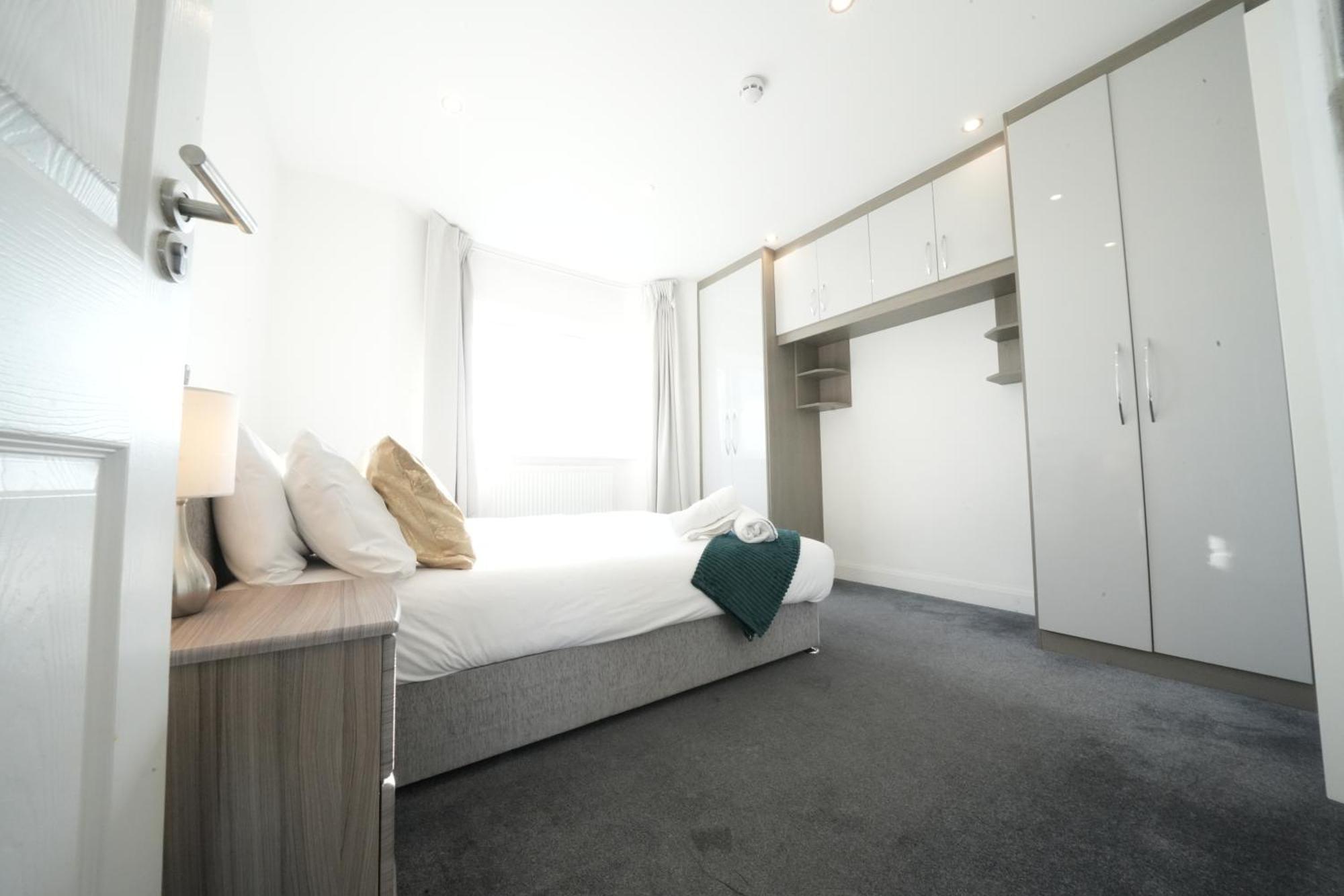 Hatton Apartments Heathrow Airport- Free Parking-Free Underground To And From Heathrow Airport Hatton Cross See Picture-See London Fast Hatton Cross To Central London 30Min Buitenkant foto