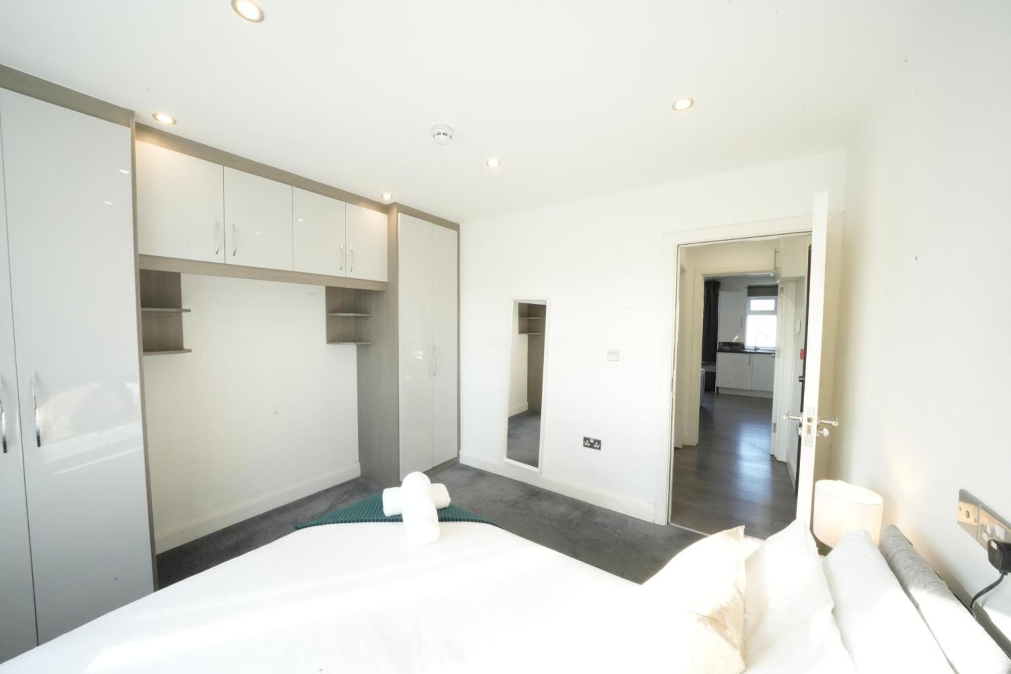 Hatton Apartments Heathrow Airport- Free Parking-Free Underground To And From Heathrow Airport Hatton Cross See Picture-See London Fast Hatton Cross To Central London 30Min Buitenkant foto