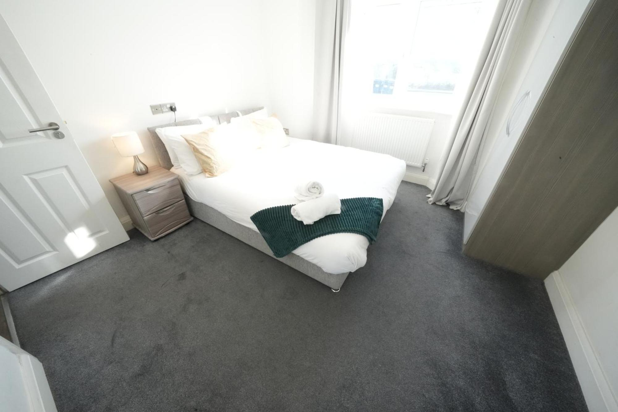 Hatton Apartments Heathrow Airport- Free Parking-Free Underground To And From Heathrow Airport Hatton Cross See Picture-See London Fast Hatton Cross To Central London 30Min Buitenkant foto
