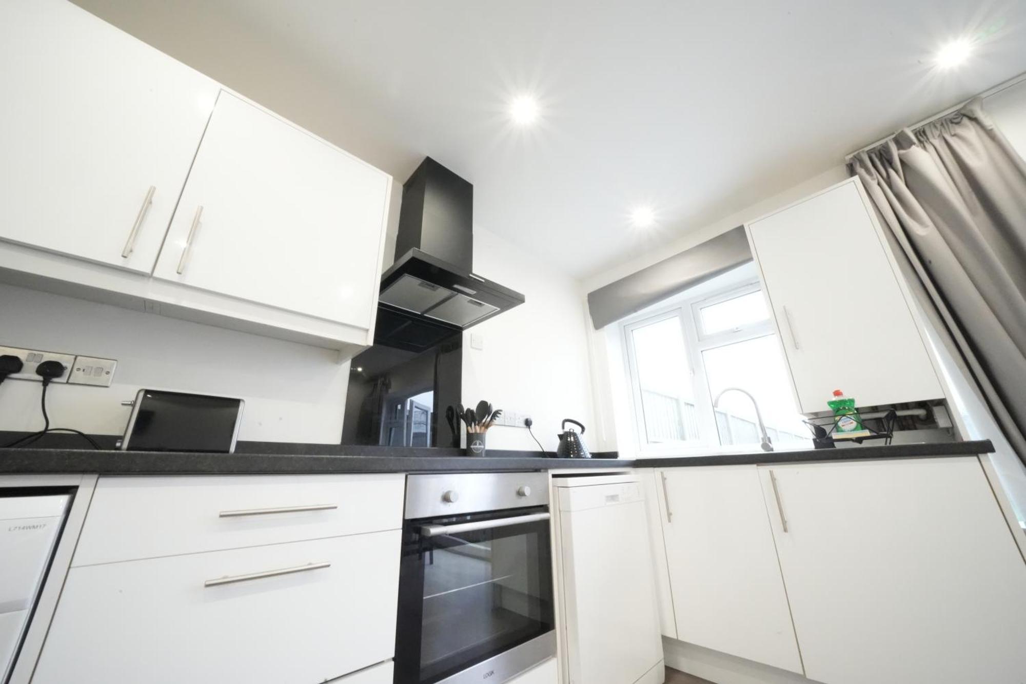 Hatton Apartments Heathrow Airport- Free Parking-Free Underground To And From Heathrow Airport Hatton Cross See Picture-See London Fast Hatton Cross To Central London 30Min Buitenkant foto