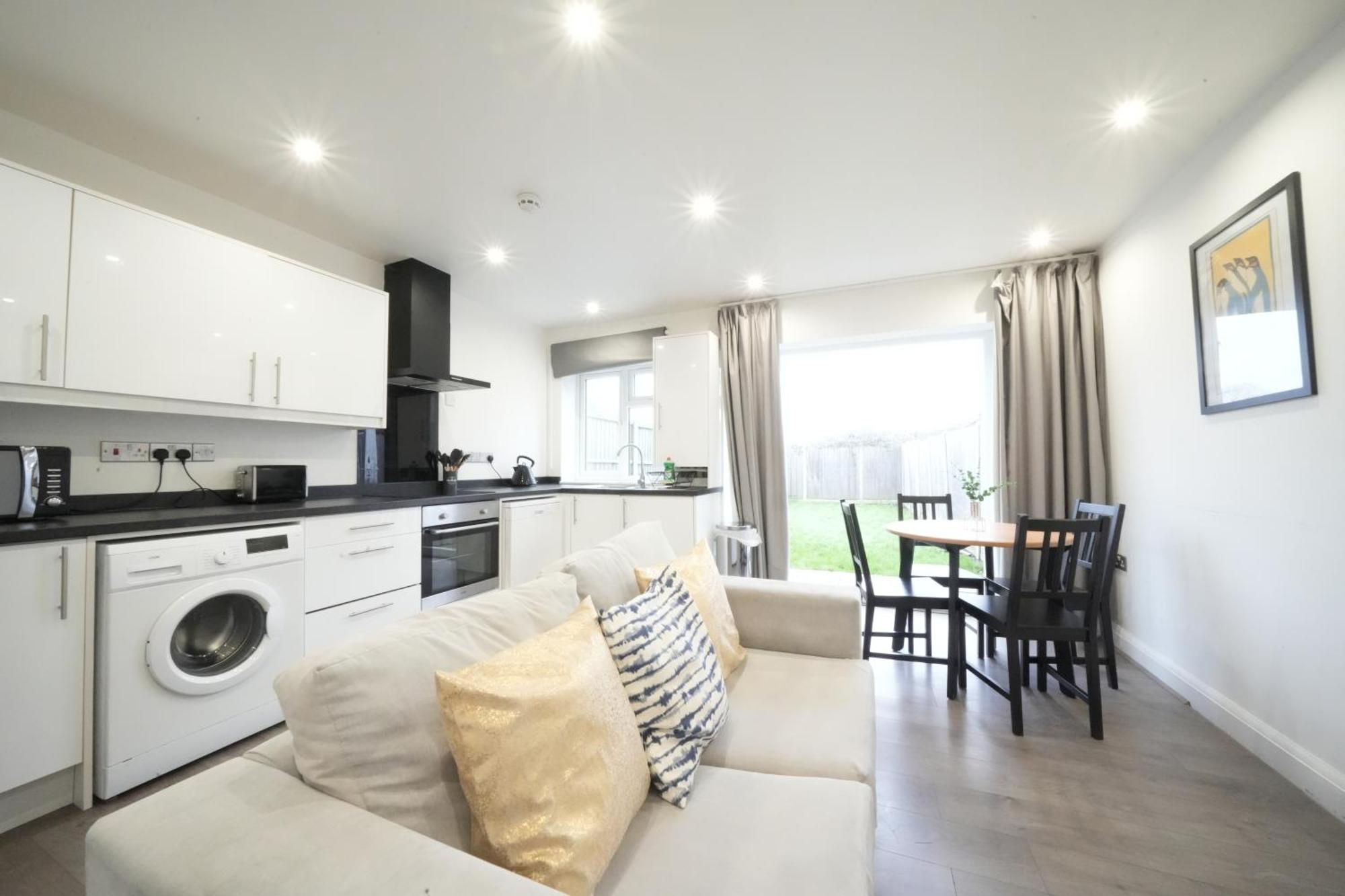 Hatton Apartments Heathrow Airport- Free Parking-Free Underground To And From Heathrow Airport Hatton Cross See Picture-See London Fast Hatton Cross To Central London 30Min Buitenkant foto