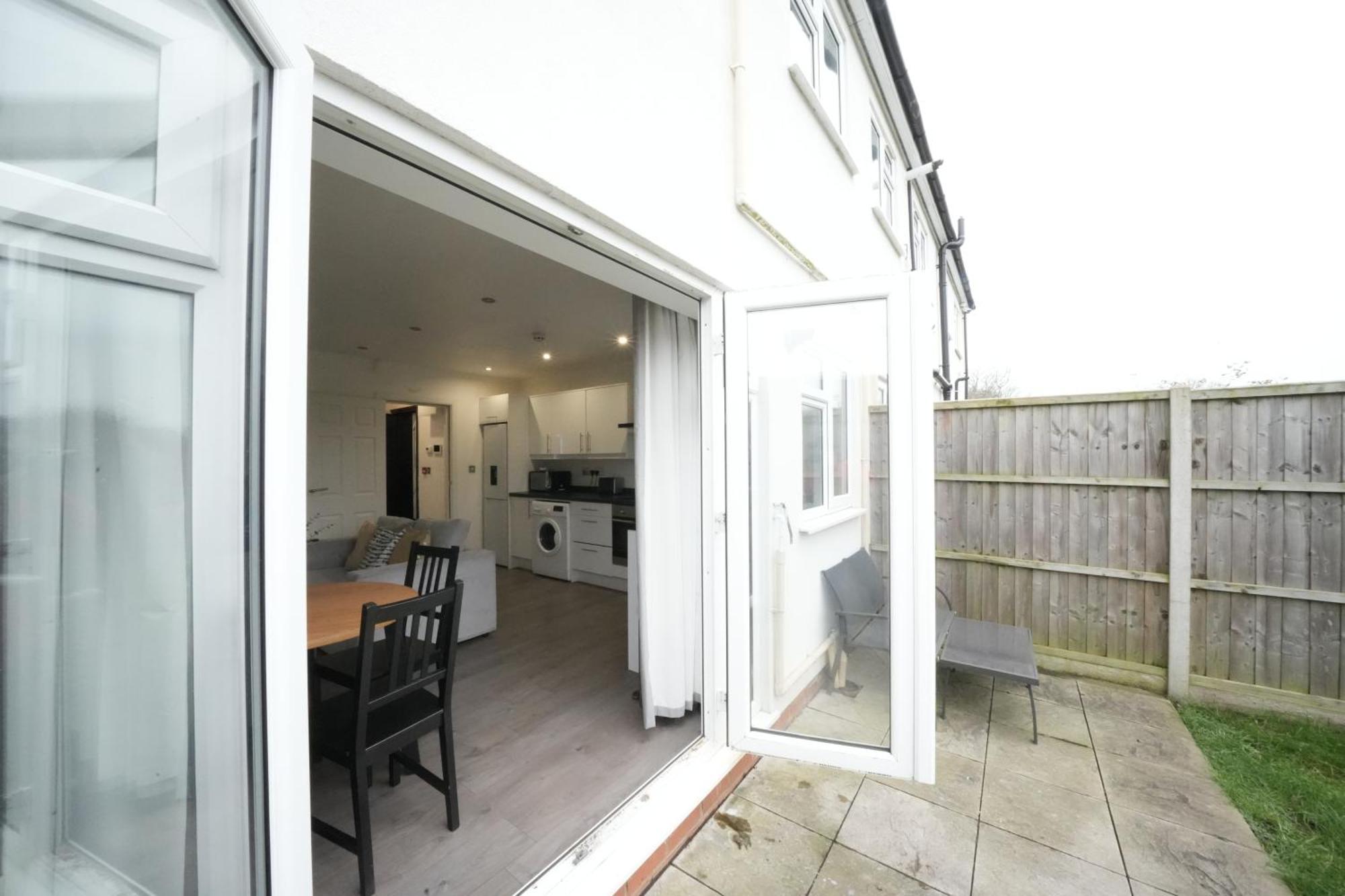 Hatton Apartments Heathrow Airport- Free Parking-Free Underground To And From Heathrow Airport Hatton Cross See Picture-See London Fast Hatton Cross To Central London 30Min Buitenkant foto