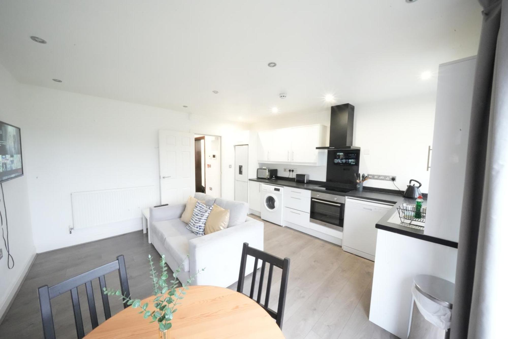 Hatton Apartments Heathrow Airport- Free Parking-Free Underground To And From Heathrow Airport Hatton Cross See Picture-See London Fast Hatton Cross To Central London 30Min Buitenkant foto