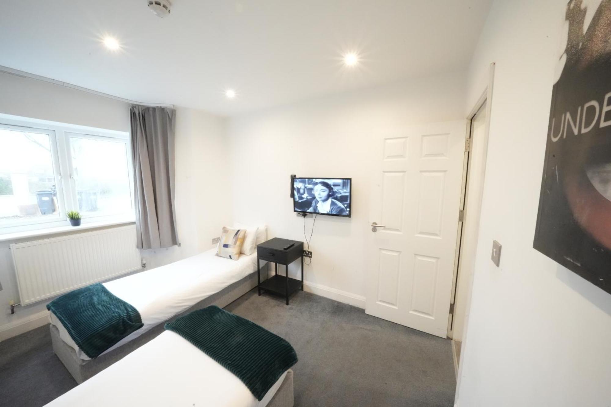 Hatton Apartments Heathrow Airport- Free Parking-Free Underground To And From Heathrow Airport Hatton Cross See Picture-See London Fast Hatton Cross To Central London 30Min Buitenkant foto