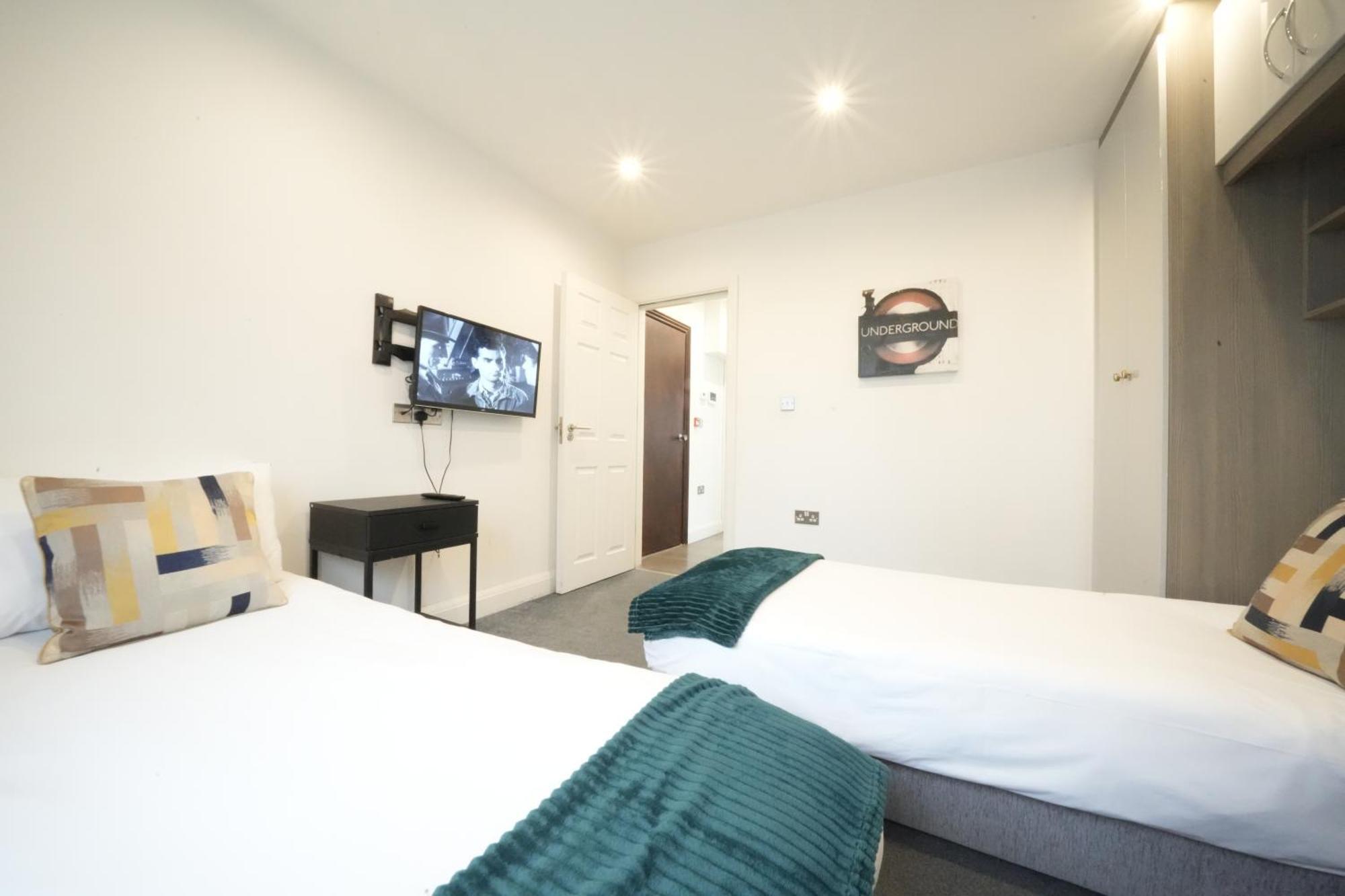 Hatton Apartments Heathrow Airport- Free Parking-Free Underground To And From Heathrow Airport Hatton Cross See Picture-See London Fast Hatton Cross To Central London 30Min Buitenkant foto